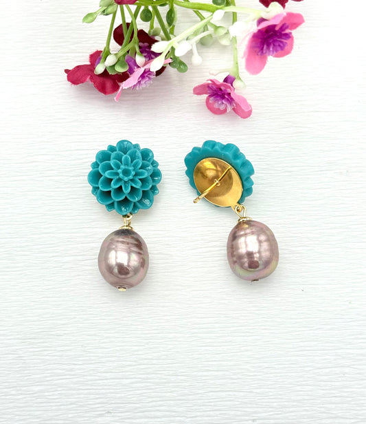 Petrolfarbene Blumenohrringe mit echter Mallorcaperle