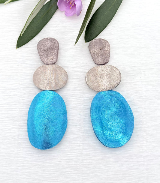 Ein Statement in Türkis: Ohrringe aus feinstem Leder