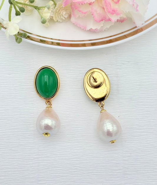 Grüne Stecker mit leichter Baumwollperle