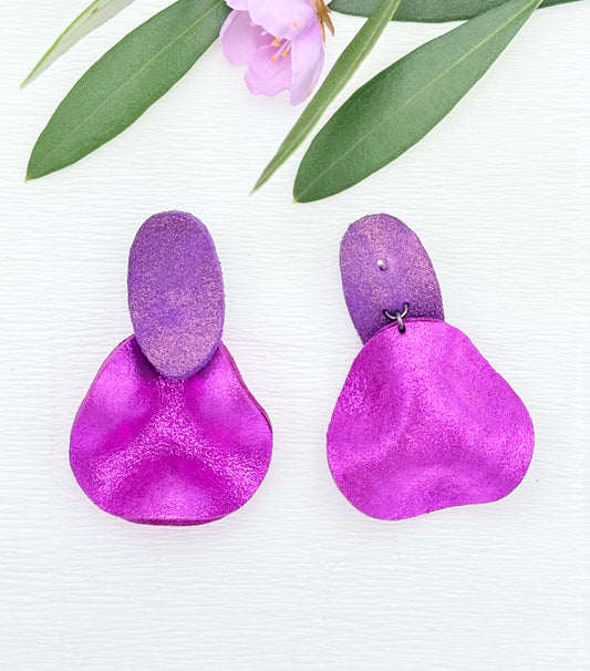 Pinke Statementohrringe in schimmerndem Pink aus feinstem Leder