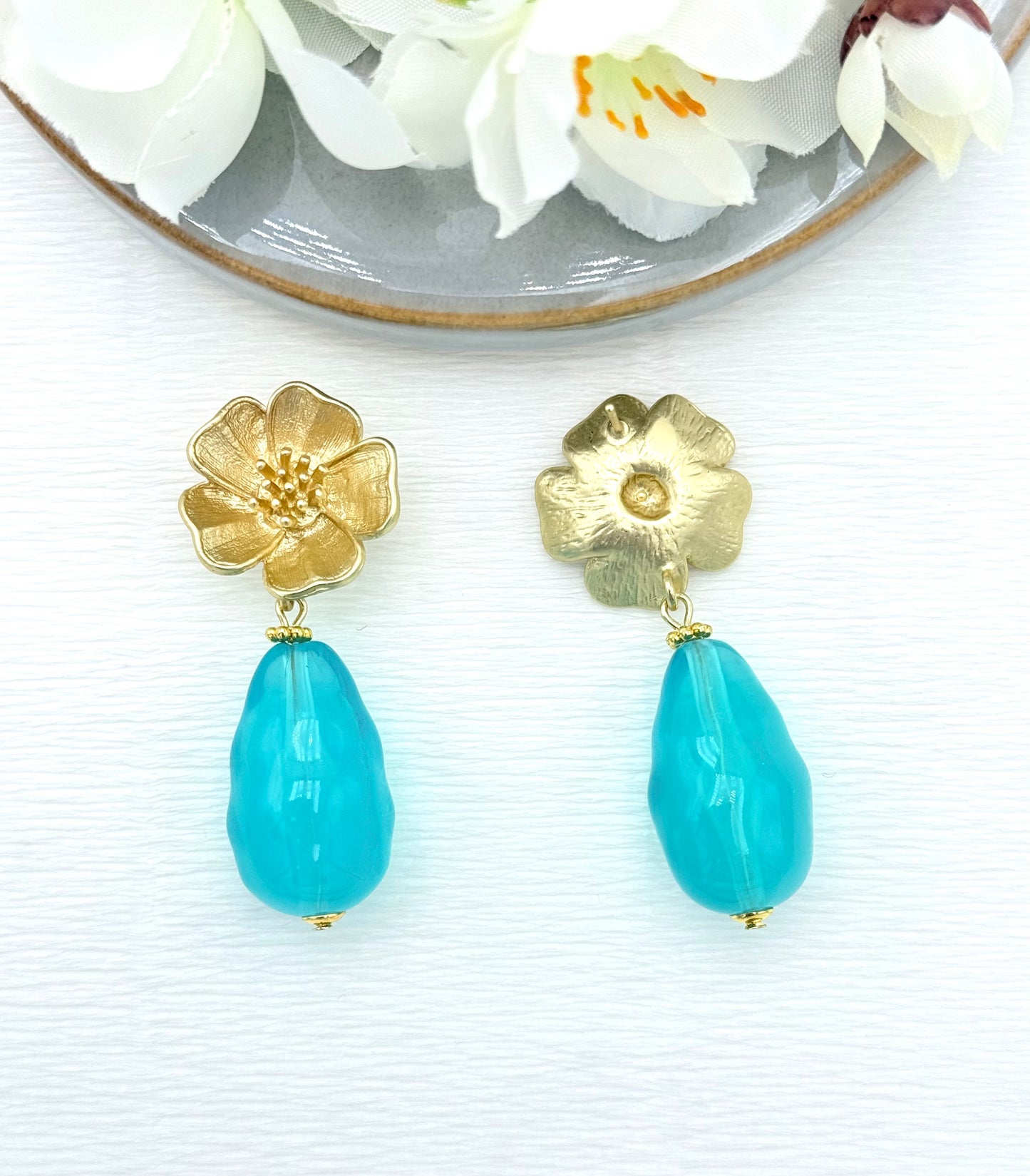 Ohrringe Statement, schöne Ohrringe, bunte Ohrringe, Statement Ohrringe, große Ohrringe, edle Ohrringe, Sommerohrringe, Ohrringe für den Sommer, edler Modeschmuck, besondere Ohrringe, Ohrringe mit Blüten, Blütenohrringe