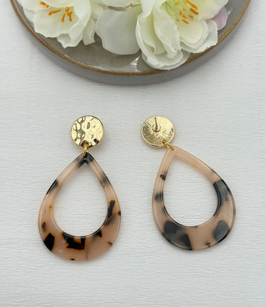 Statement Ohrringe mit Tropfen in Hornoptik