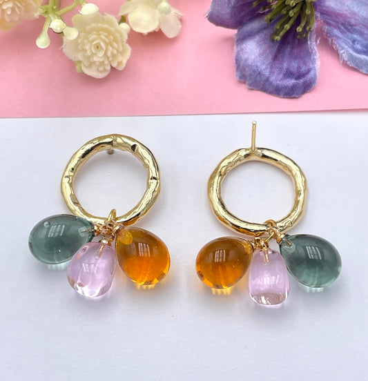 Bunte Ohrringe, Ohrringe bunt, Ohrringe mit Anhänger, Modeschmuck Ohrringe, hochwertiger Modeschmuck, Onlineshop Ohrringe, Statementohrringe, klassische Ohrringe, Julilein Ohrringe, Ohrringe mit Muranoglas, auffällige Ohrringe