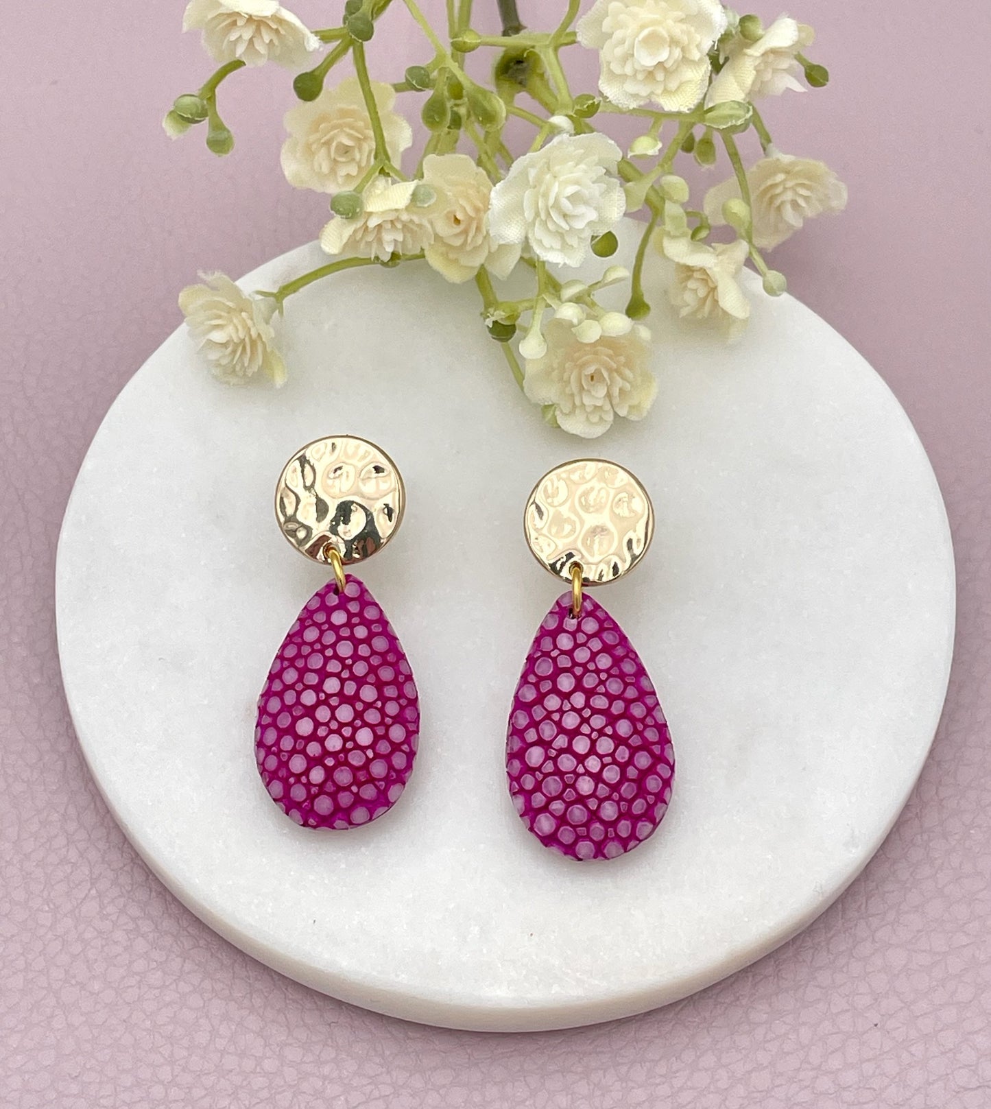 Ohrringe aus Rochenhaut, Rochenhaut-Ohrringe, Rochenhaut Ohrringe, pinke Ohrringe, Ohrringe pink, Julilein Ohrringe, Ohrringe Julilein, edler Modeschmuck, schöne Ohrringe, Onlineshop Ohrringe