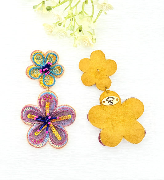 Kunstvolle Blumen-Ohrringe - handgefertigt in Indien