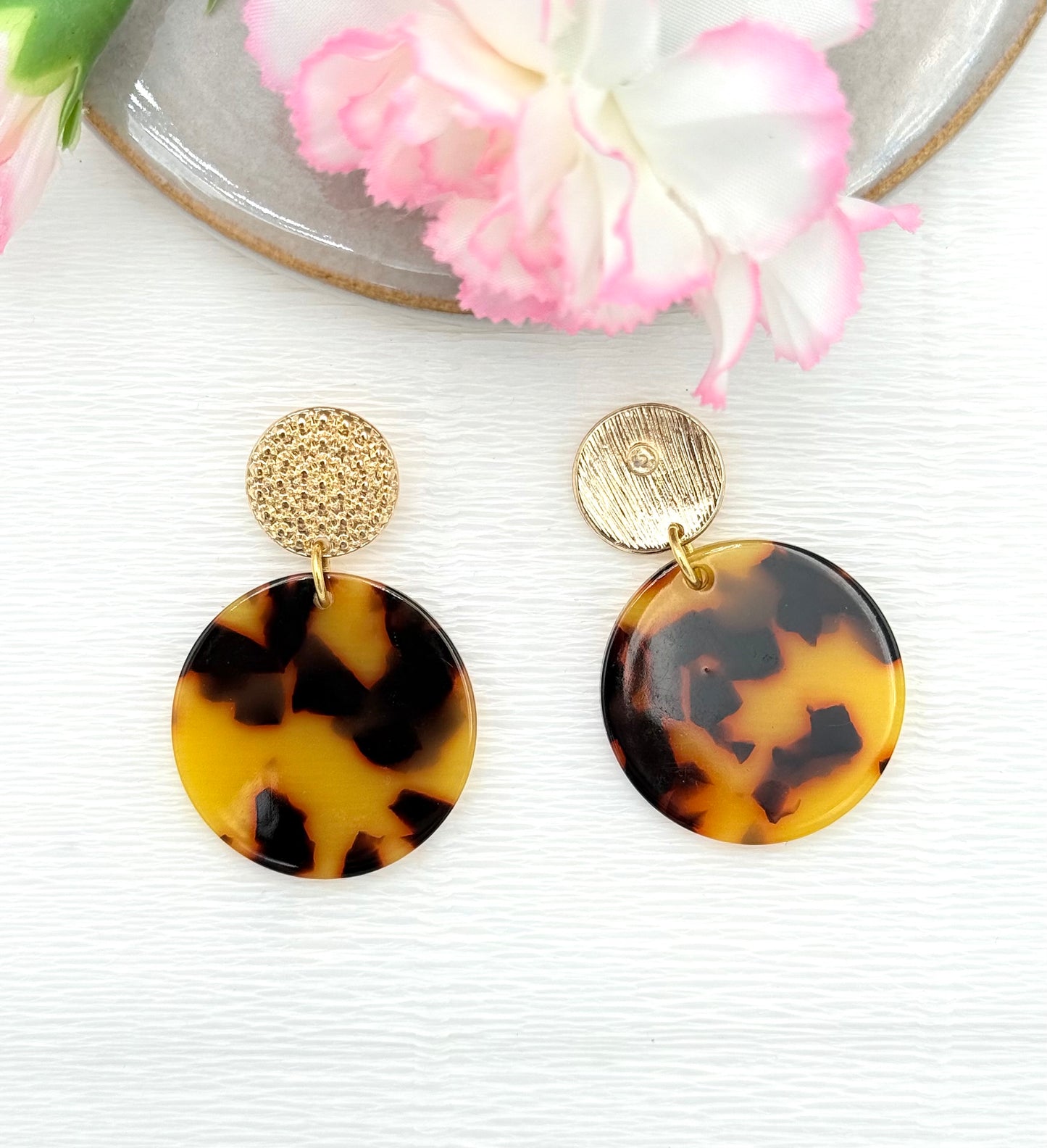 Goldene Ohrringe, Ohrringe gold, Hornohrringe, Ohrringe mit Horn, Ohrringe in Hornoptik,
Ohrringe mit Hornanhänger, Horn Ohrringe, Ohrringe Hornoptik.