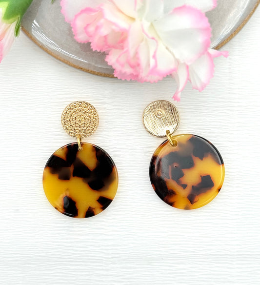 Goldene Ohrringe, Ohrringe gold, Hornohrringe, Ohrringe mit Horn, Ohrringe in Hornoptik,
Ohrringe mit Hornanhänger, Horn Ohrringe, Ohrringe Hornoptik.