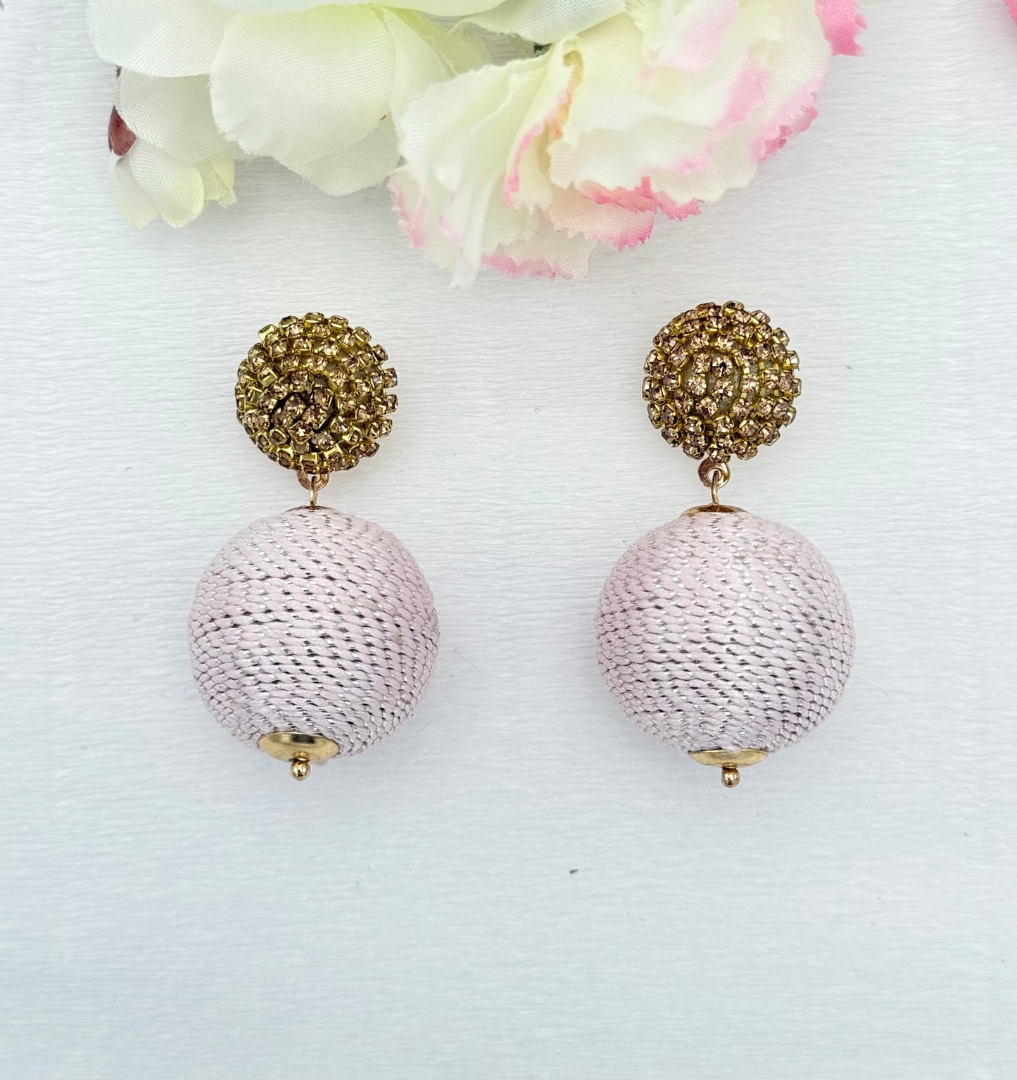 Statementohrringe in gold und rosa