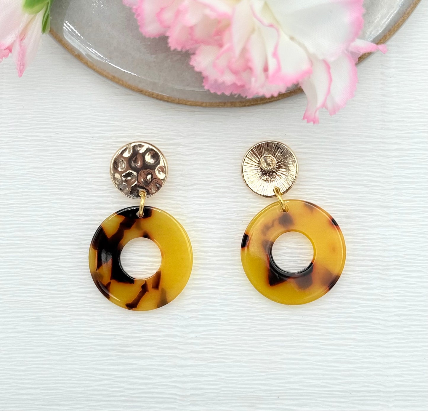 Goldene Ohrringe, Ohrringe gold, Hornohrringe, Ohrringe mit Horn, Ohrringe in Hornoptik,
Ohrringe mit Hornanhänger, Horn Ohrringe, Ohrringe Hornoptik.