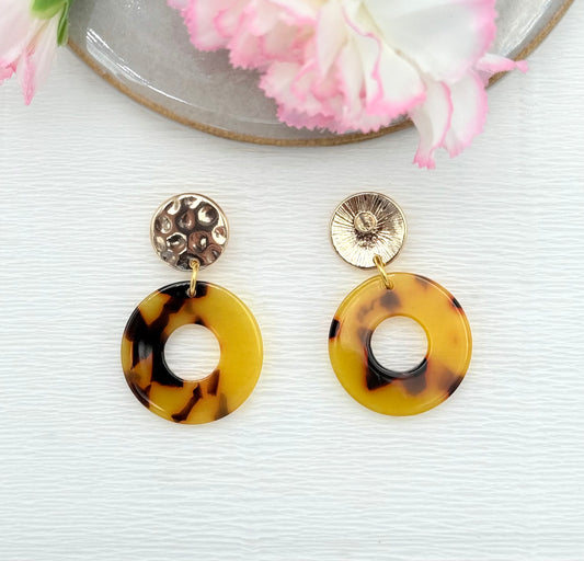 Goldene Ohrringe, Ohrringe gold, Hornohrringe, Ohrringe mit Horn, Ohrringe in Hornoptik,
Ohrringe mit Hornanhänger, Horn Ohrringe, Ohrringe Hornoptik.