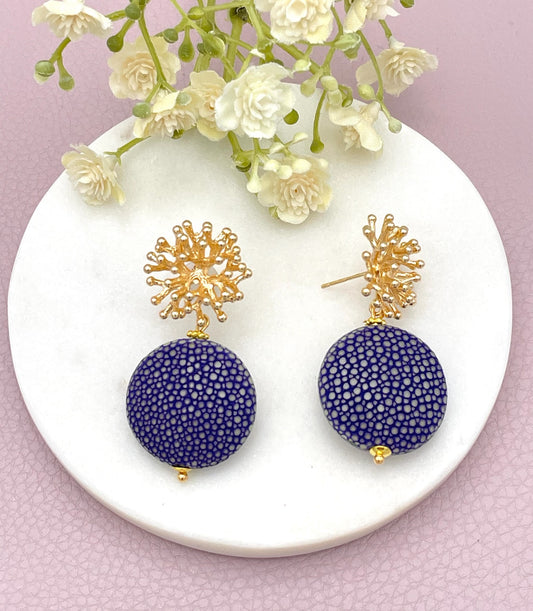 Ohrringe aus Rochenleder, Rochenleder-Ohrringe, Rochenleder Ohrringe, exotische Ohrringe, Ohrringe mit Koralle