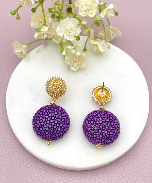 Rochenleder Ohrringe, Ohrringe aus Rochenleder, Rochenleder-Ohrringe, lila Ohrringe, Sommerohrringe, exotische Ohrringe, Ohrringe Modeschmuck