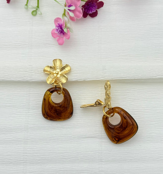 Blumen-Clips mit Anhänger in Hornoptik