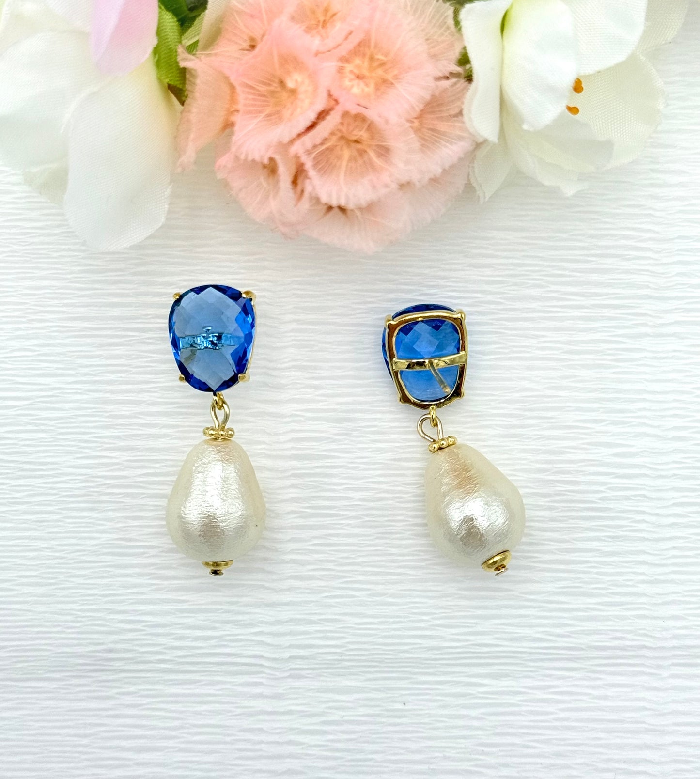 Blaue Ohrringe, Ohrringe blau, Ohrringe mit Baumwollperle, Glitzer Ohrringe, Ohrringe glitzer, Modeschmuck Ohrringe, hochwertiger Modeschmuck, Onlineshop Ohrringe, edle Ohrringe, Baumwollperlen, Ohrringe leicht