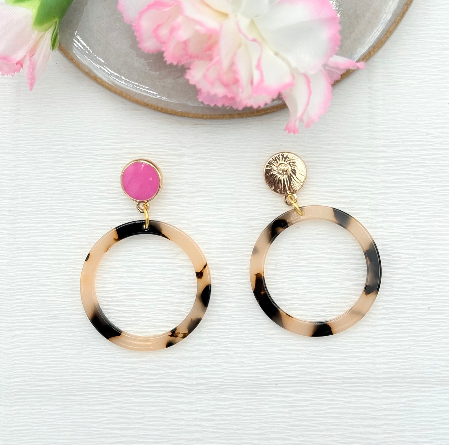 Edle Ohrringe, große Ohrringe, hochwertiger Modeschmuck, edler Modeschmuck, Modeschmuck Ohrringe, Ohrringe aus Horn, Onlineshop Ohrringe, Statement Ohrringe, Statementohrringe, pinke Ohrringe, Ohrringe pink
