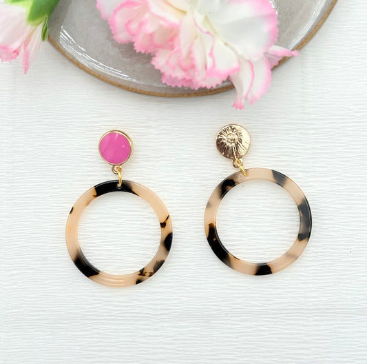 Edle Ohrringe, große Ohrringe, hochwertiger Modeschmuck, edler Modeschmuck, Modeschmuck Ohrringe, Ohrringe aus Horn, Onlineshop Ohrringe, Statement Ohrringe, Statementohrringe, pinke Ohrringe, Ohrringe pink