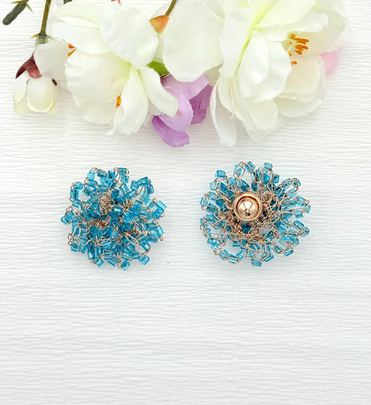 Edle Ohrringe in Form einer kleinen himmelblauen Blüte - SALE (statt 109,95 €)