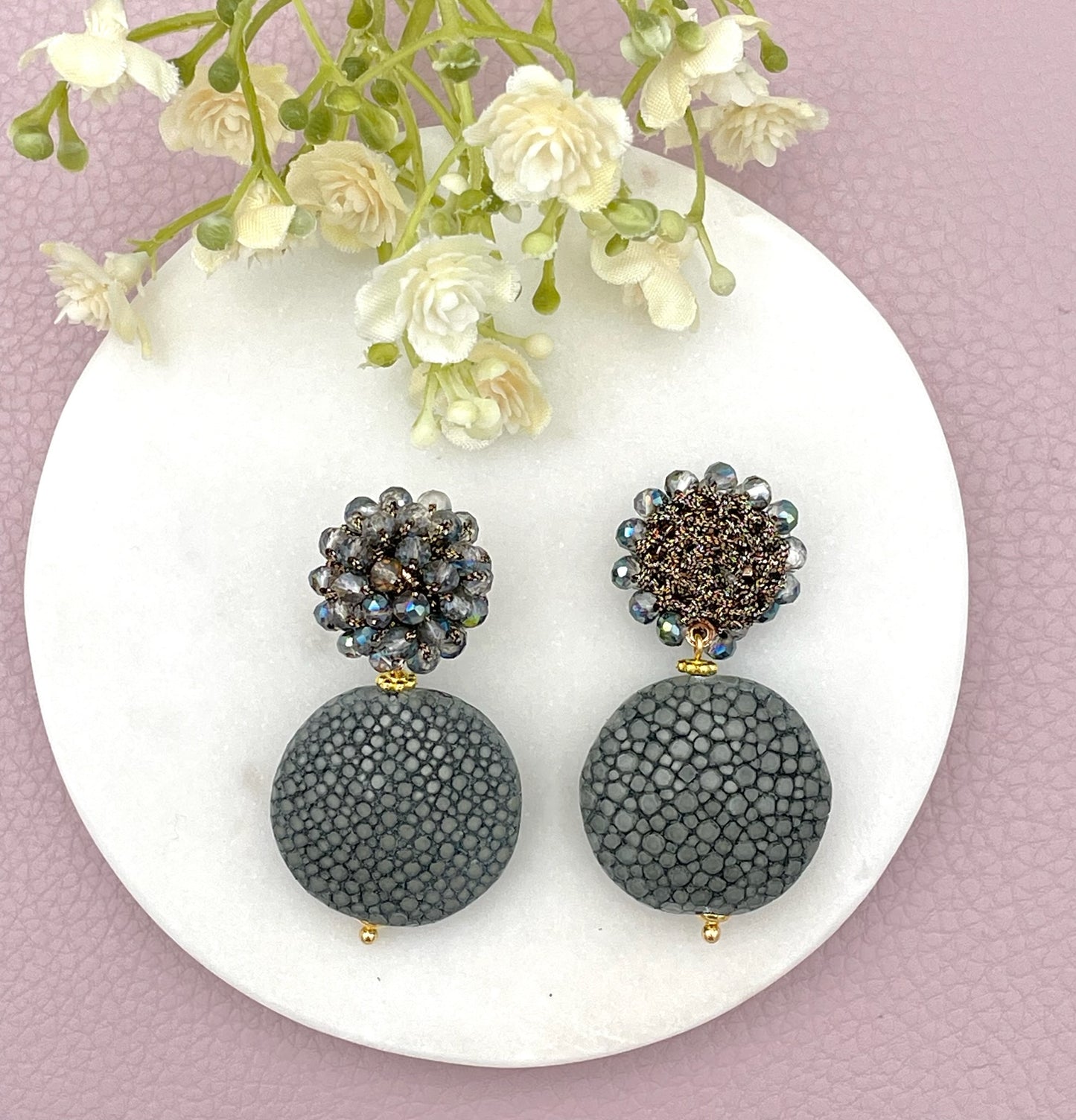 Ohrringe aus Rochenleder, Rochenleder-Ohrringe, Rochenleder Ohrringe, graue Ohrringe, ohrringe in grau