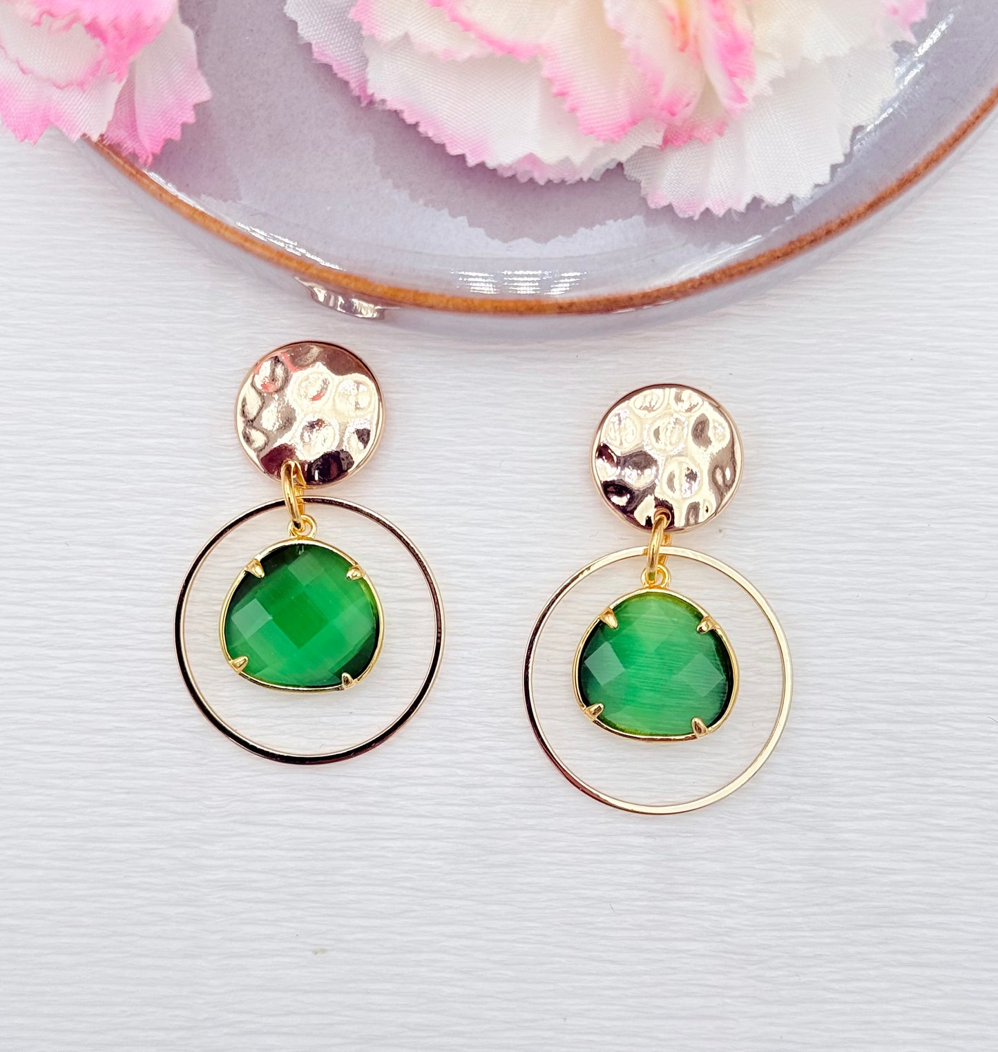 Grüne Ohrringe, Ohrringe grün, Ohrringe mit Anhänger, Modeschmuck Ohrringe, hochwertiger Modeschmuck, Onlineshop Ohrringe, Statementohrringe, klassische Ohrringe, Julilein Ohrringe, glitzernde Ohrringe, leichte Ohrring, Glitzerohrringe,