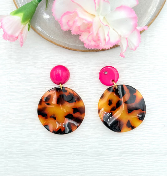 Goldene Ohrringe, Ohrringe gold, Hornohrringe, Ohrringe mit Horn, Ohrringe in Hornoptik,
Ohrringe mit Hornanhänger, Horn Ohrringe, Ohrringe Hornoptik, pinke Ohrringe mit Horn