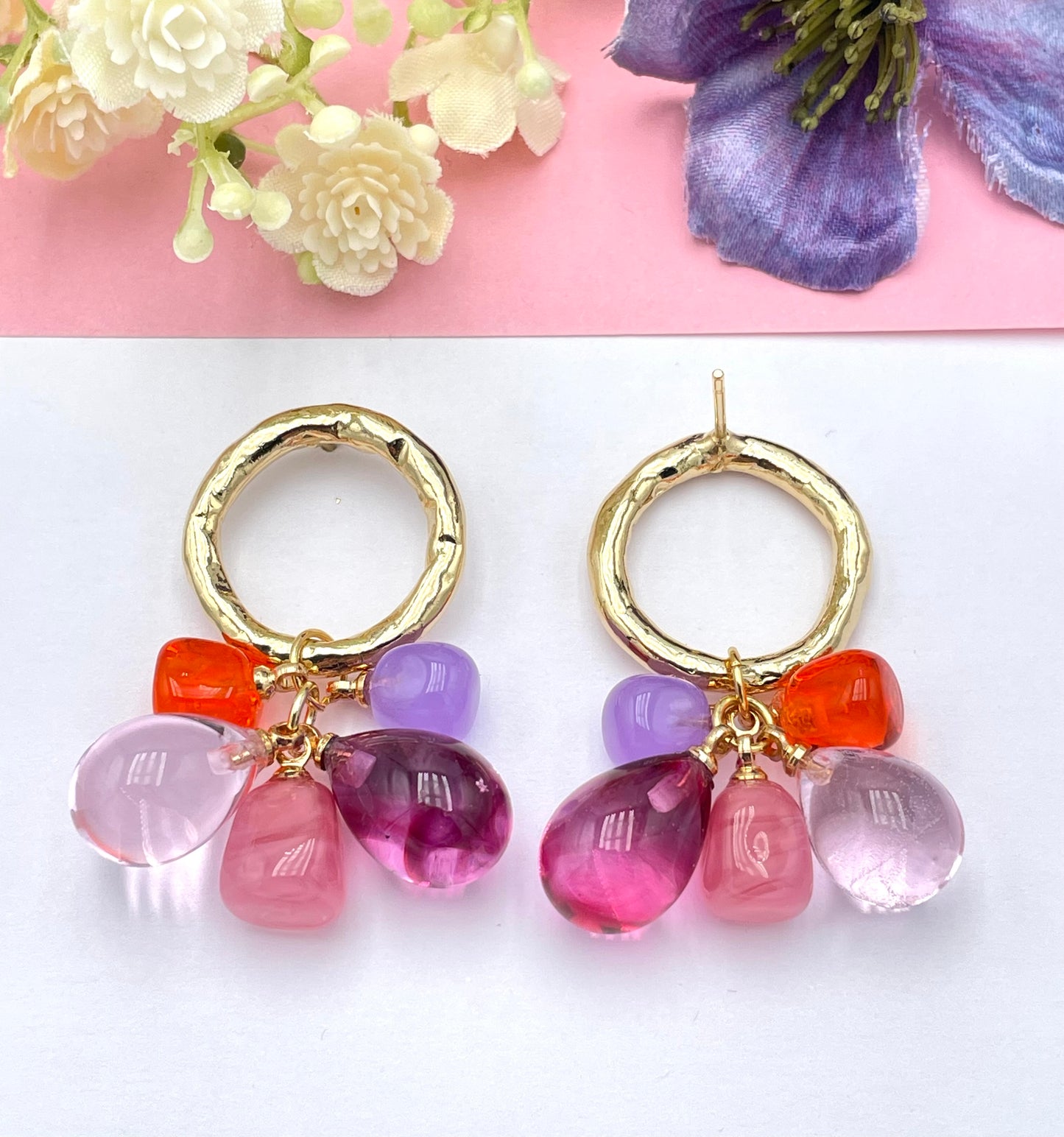 Bunte Ohrringe, Ohrringe bunt, Ohrringe mit Anhänger, Modeschmuck Ohrringe, hochwertiger Modeschmuck, Onlineshop Ohrringe, Statementohrringe, klassische Ohrringe, Julilein Ohrringe, Ohrringe mit Muranoglas, auffällige Ohrringe