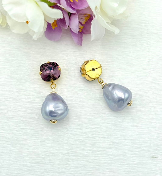 Weinrot schimmernder Stecker mit fliederfarbener Mallorcaperle