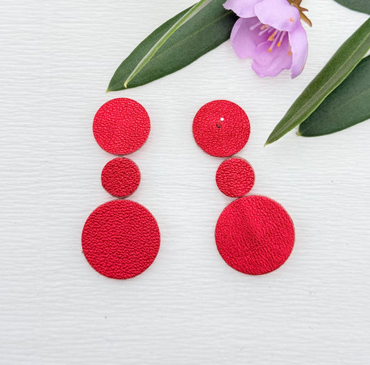 Alexia Mini - rot schimmernde Ohrringe aus feinstem Leder
