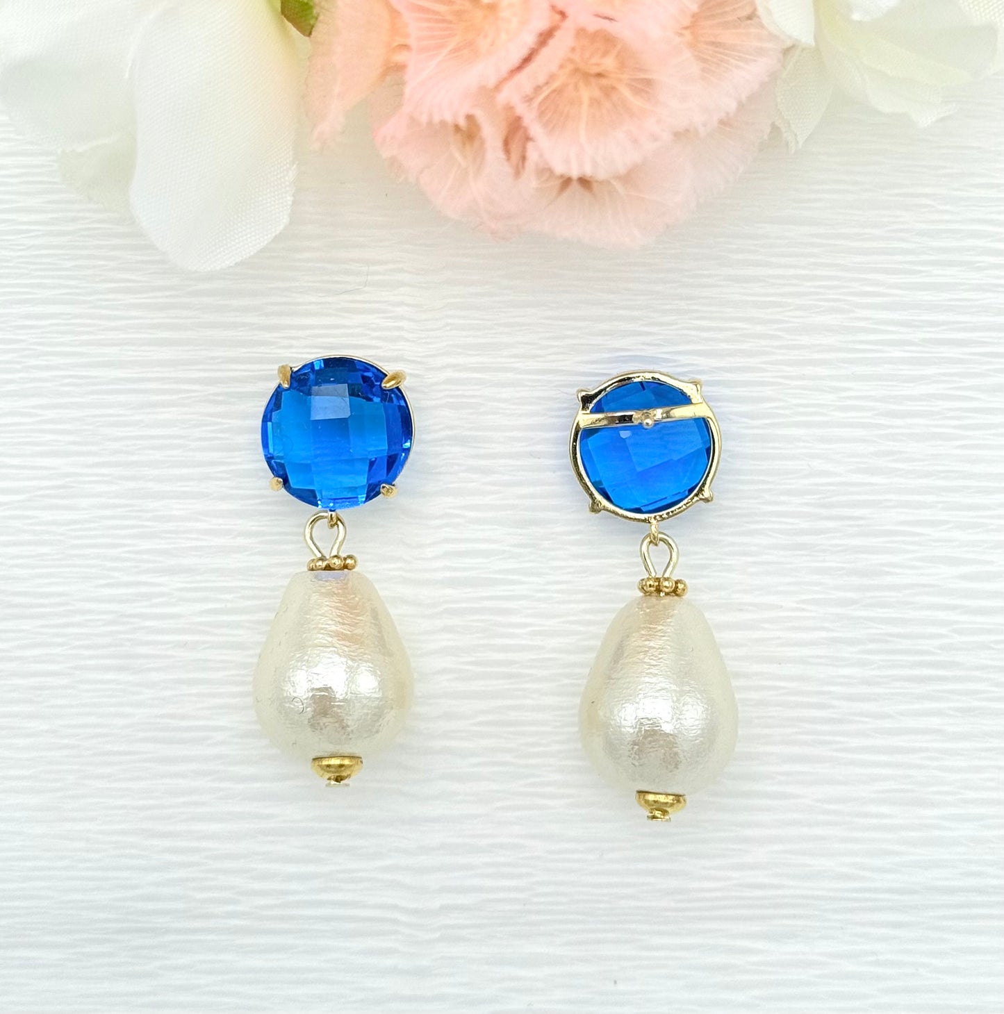 Blaue Ohrringe, Ohrringe blau, Ohrringe mit Baumwollperle, Glitzer Ohrringe, Ohrringe glitzer, Modeschmuck Ohrringe, hochwertiger Modeschmuck, Onlineshop Ohrringe, edle Ohrringe, Baumwollperlen, Ohrringe leicht