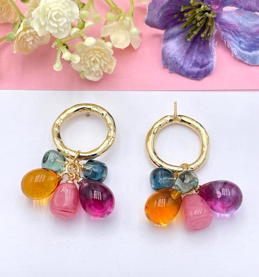 Bunte Ohrringe, Ohrringe bunt, Ohrringe mit Anhänger, Modeschmuck Ohrringe, hochwertiger Modeschmuck, Onlineshop Ohrringe, Statementohrringe, klassische Ohrringe, Julilein Ohrringe, Ohrringe mit Muranoglas, auffällige Ohrringe