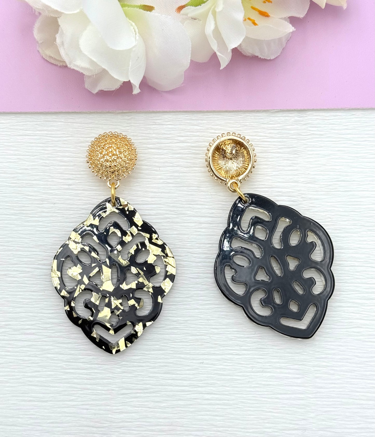 schwarze Ohrringe, Ohrringe schwarz, Ohrringe schwarz gold, schwarz goldene Ohrringe, Ohrringe mit Anhänger, Modeschmuck Ohrringe, hochwertiger Modeschmuck, Onlineshop Ohrringe, Statementohrringe, klassische Ohrringe, Julilein Ohrringe, leichte Ohrring