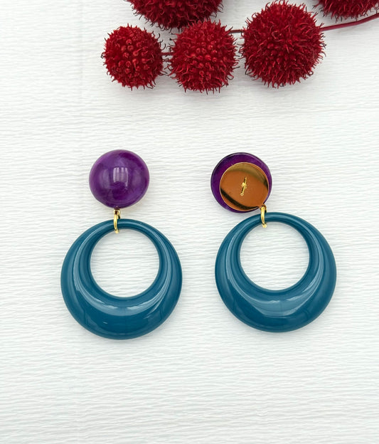 Lila Ohrringe mit petrolfarbenem Anhänger