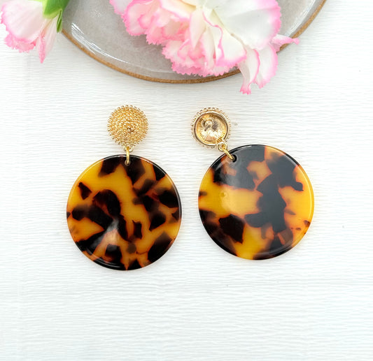 Goldene Ohrringe, Ohrringe gold, Hornohrringe, Ohrringe mit Horn, Ohrringe in Hornoptik,
Ohrringe mit Hornanhänger, Horn Ohrringe, Ohrringe Hornoptik.