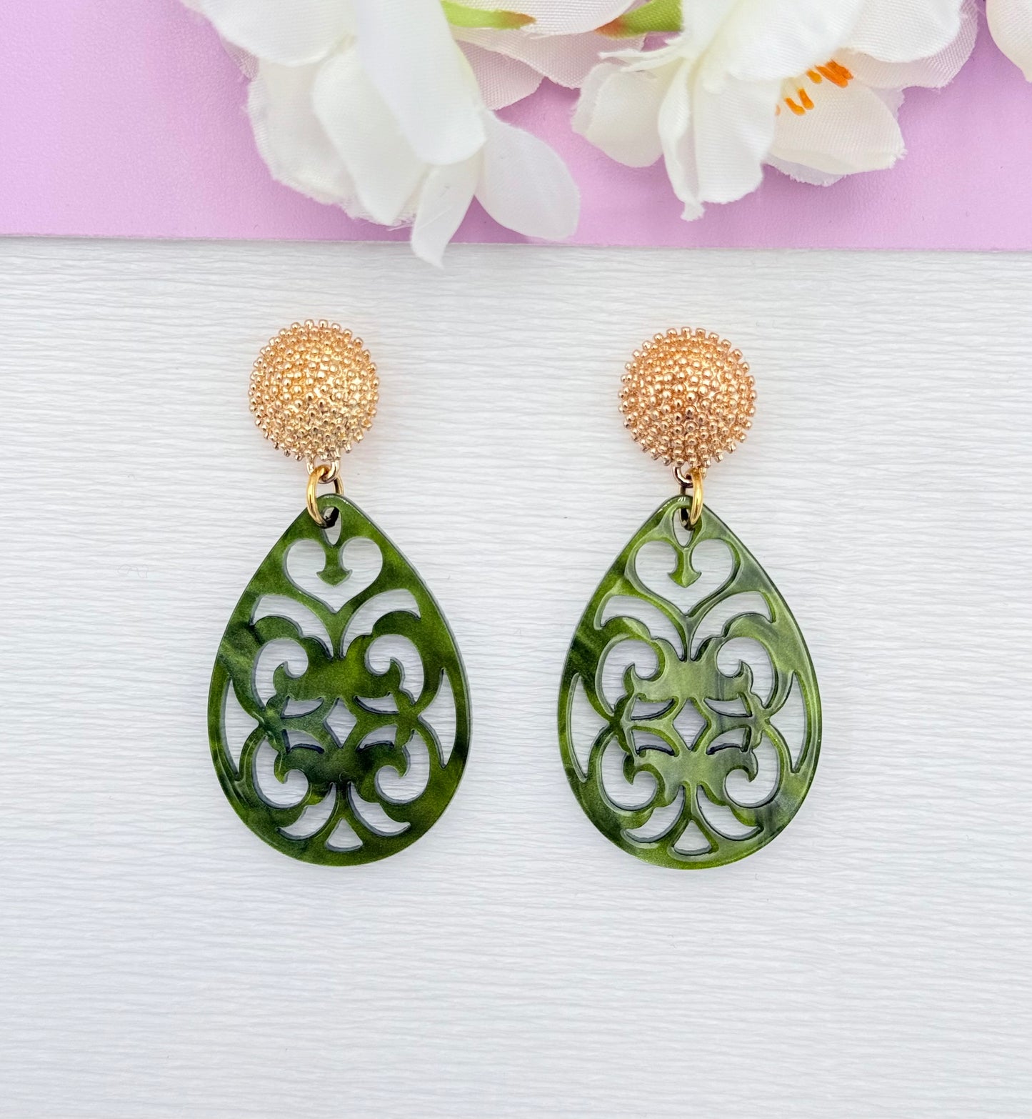 Grüne Ohrringe, Ohrringe grün, Ohrringe mit Anhänger, Modeschmuck Ohrringe, hochwertiger Modeschmuck, Onlineshop Ohrringe, Statementohrringe, klassische Ohrringe, Julilein Ohrringe, leichte Ohrring