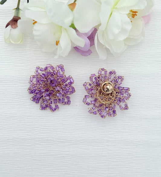 Edle Ohrringe in Form einer kleinen lila Blüte - SALE (statt 109,95 €)