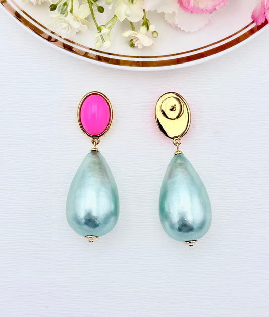 Ovaler Stecker in Flamingopink mit ganz leichtem Tropfen in mint