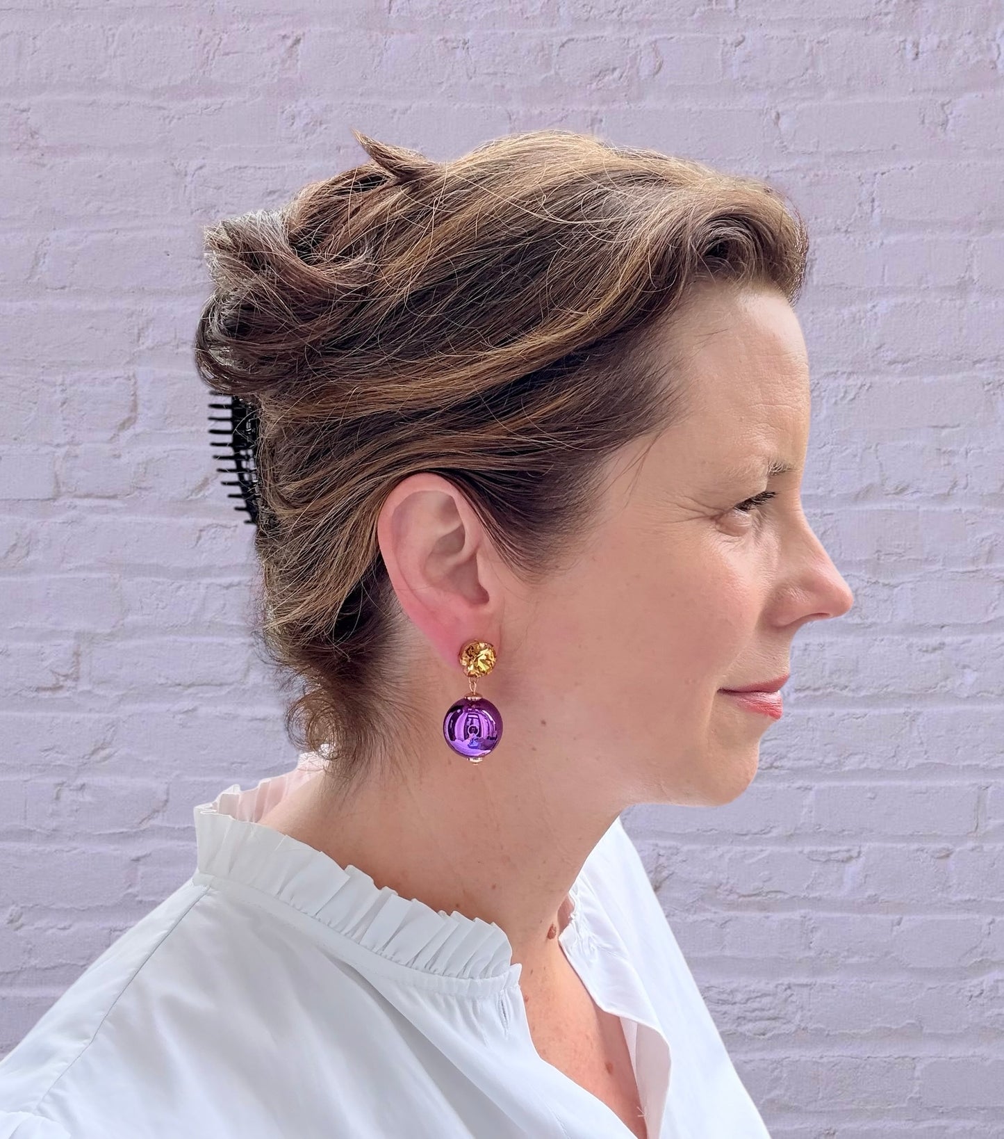 Lila Ohrringe mit Glitzerstecker