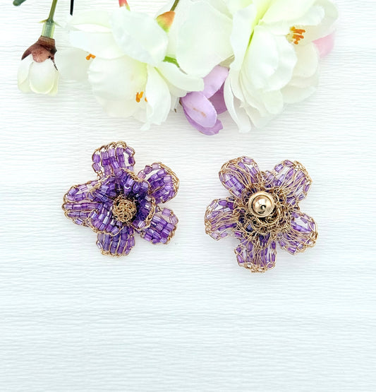 Edle Hingucker-Ohrringe in Form einer grossen lilafarben Blume - SALE (statt 129,95 €)