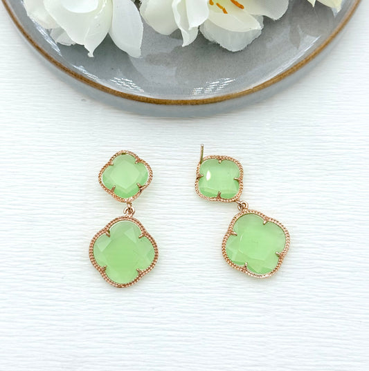 Grüne Ohrringe, Ohrringe grün, Ohrringe mit Kleeblatt, Kleeblattohrringe, Ohrringe Kleeblatt, Kleeblatt Ohrringe, Glitzer Ohrringe, Ohrringe glitzer, Modeschmuck Ohrringe, hochwertiger Modeschmuck, Onlineshop Ohrringe