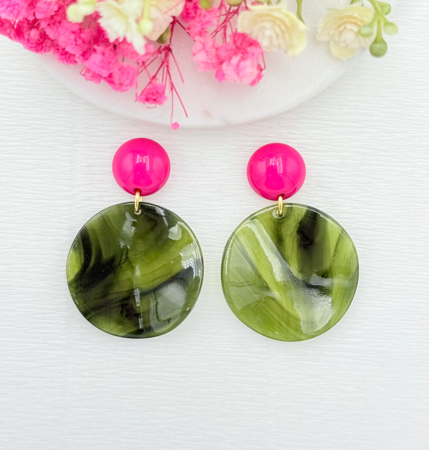 grüne Ohrringe, Ohrringe grün, Pinke Ohrringe, Ohrringe pink, Ohrringe grün pink, Ohrringe mit Anhänger, Modeschmuck Ohrringe, hochwertiger Modeschmuck, Onlineshop Ohrringe, Statementohrringe, klassische Ohrringe, Julilein Ohrringe