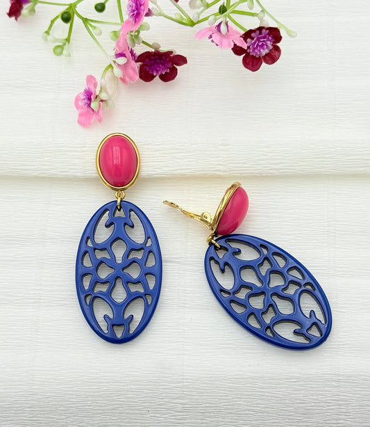 Hochwertige Clips in pink mit blauem Statement-Anhänger
