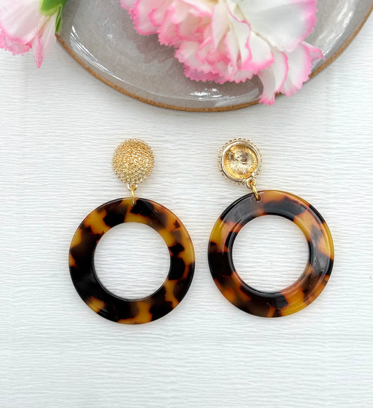 Goldene Ohrringe, Ohrringe gold, Hornohrringe, Ohrringe mit Horn, Ohrringe in Hornoptik,
Ohrringe mit Hornanhänger, Horn Ohrringe, Ohrringe Hornoptik.