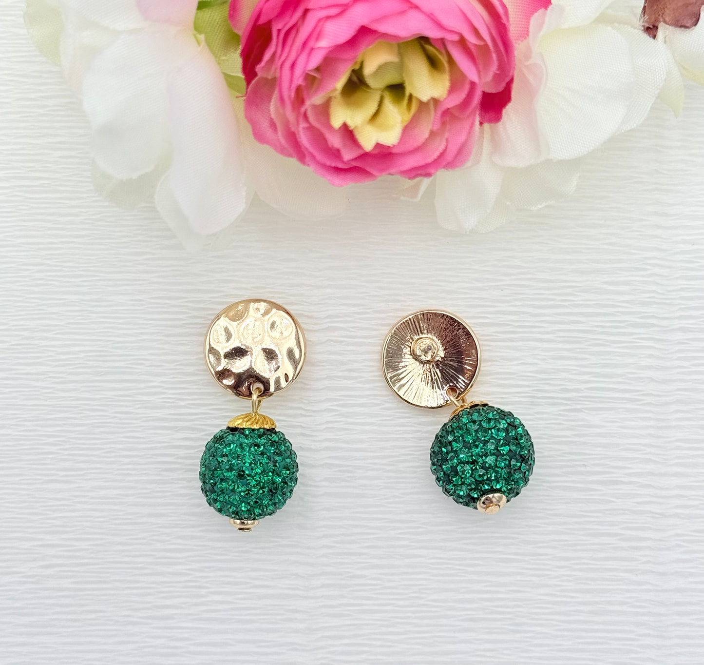 grüne Ohrringe, Ohrringe grün, Ohrringe mit Glitzerkugel, goldene Ohrringe, Glitzer Ohrringe, Ohrringe glitzer, Modeschmuck Ohrringe, hochwertiger Modeschmuck, Onlineshop Ohrringe,