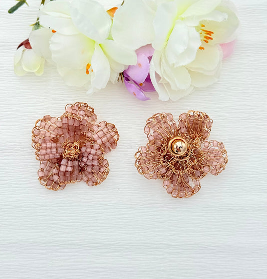 Zarte Blumenohrringe in altrosa - SALE (statt 129,95 €)