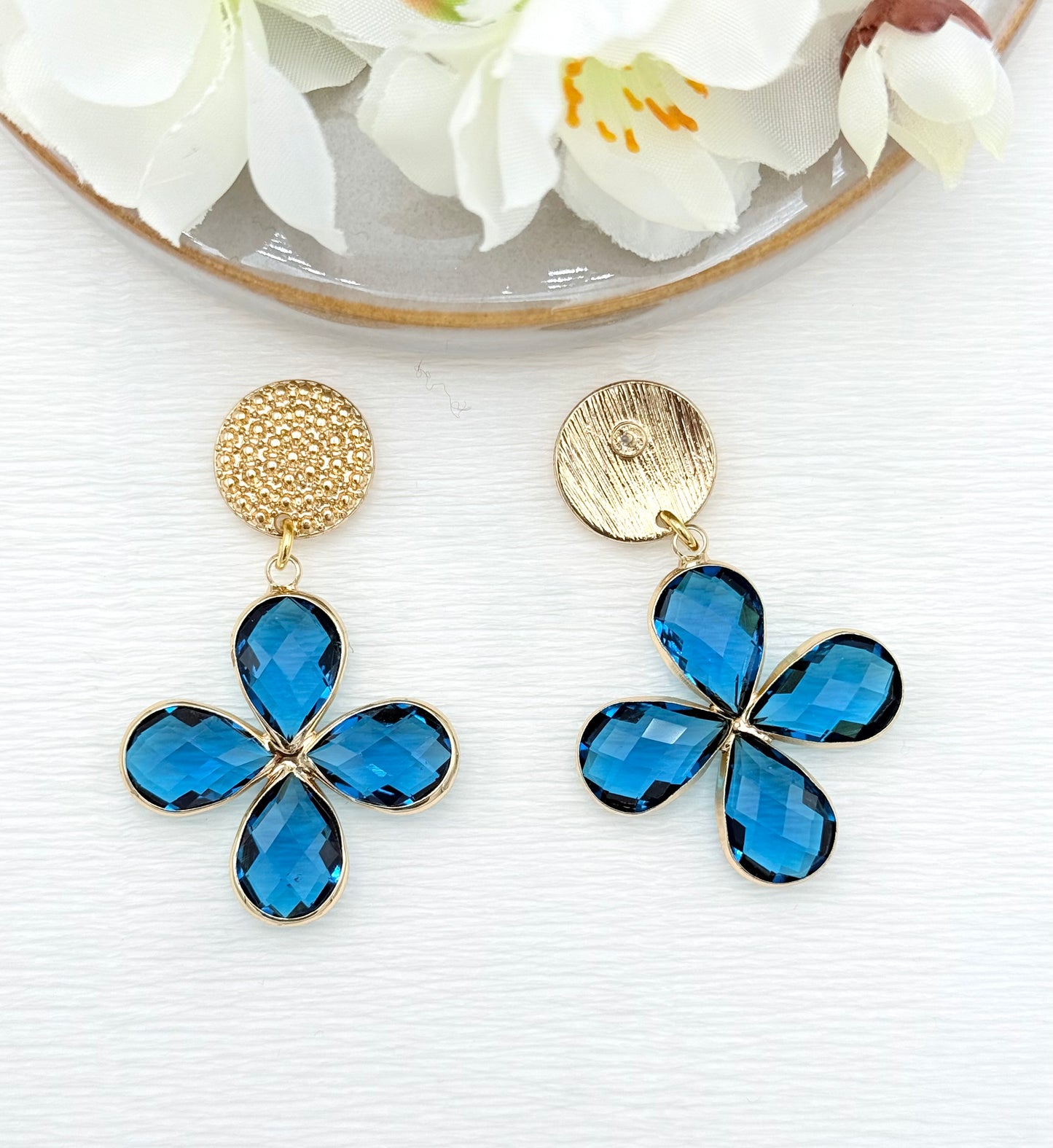 Ohrringe Statement, schöne Ohrringe, bunte Ohrringe, Statement Ohrringe, große Ohrringe, edle Ohrringe, Sommerohrringe, Ohrringe für den Sommer, edler Modeschmuck, besondere Ohrringe, Ohrringe mit Blüten, Blütenohrringe