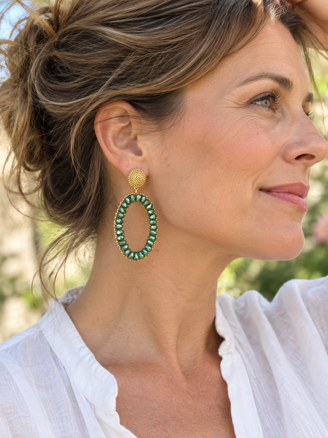Grüne Glitzerohrringe mit goldfarbenem Stecker