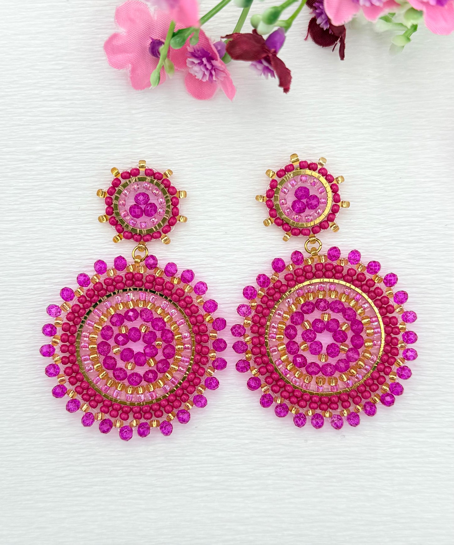 Wunderschöne pinke Ornament-Ohrringe