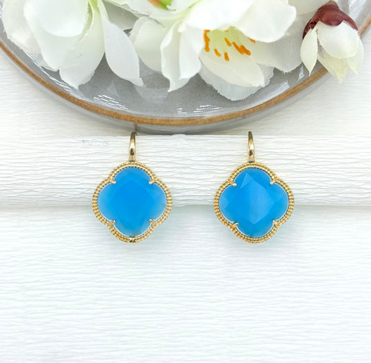 Blaue Ohrringe, Ohrringe blau, Ohrringe mit Kleeblatt, Kleeblattohrringe, Ohrringe Kleeblatt, Kleeblatt Ohrringe, Glitzer Ohrringe, Ohrringe glitzer, Modeschmuck Ohrringe, hochwertiger Modeschmuck, Onlineshop Ohrringe