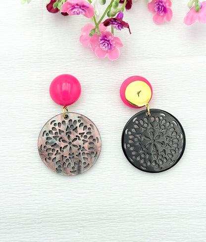 Pinke Ohrringe mit einen wunderschönen Ornament-Anhänger