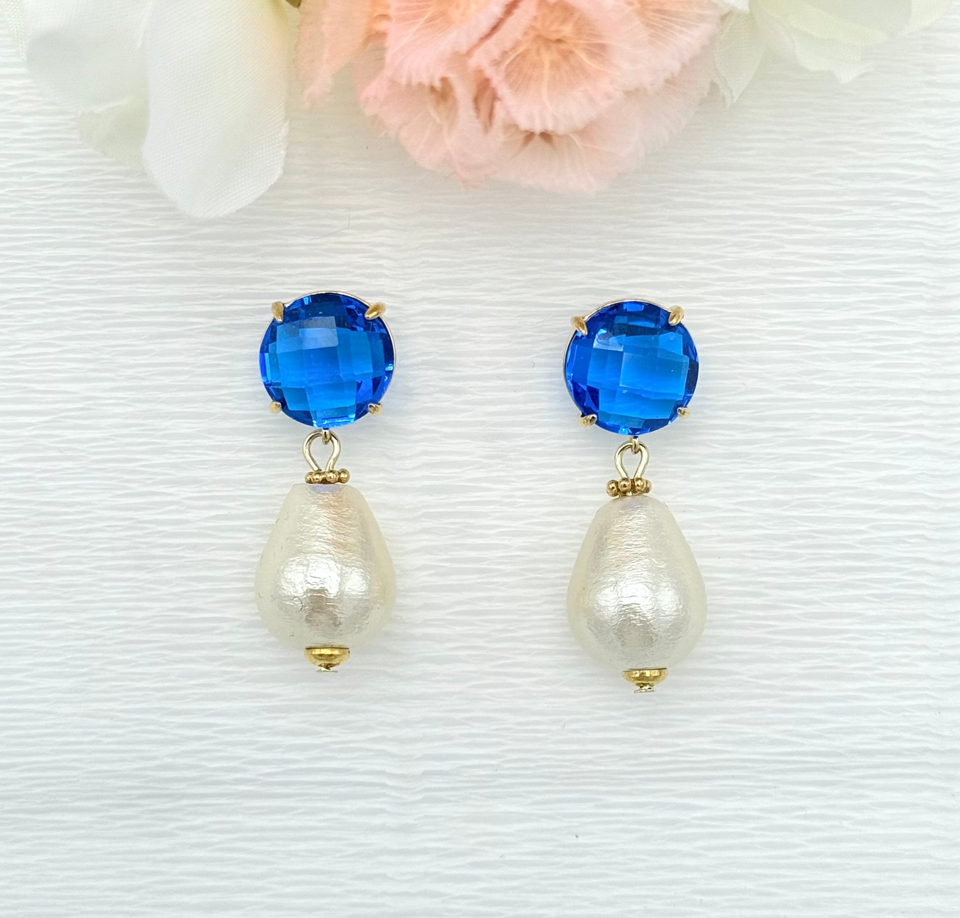 schöne Ohrringe, bunte Ohrringe, glänzende Ohrringe, glitzernde Ohrringe, Glitzerohrringe, leichte Ohrringe, klassische Ohrringe, edler Modeschmuck, Perlenohrringe, Ohrringe mit Baumwolltropfen, Tropfenohrringe, Ohrringe mit Tropfenanhänger