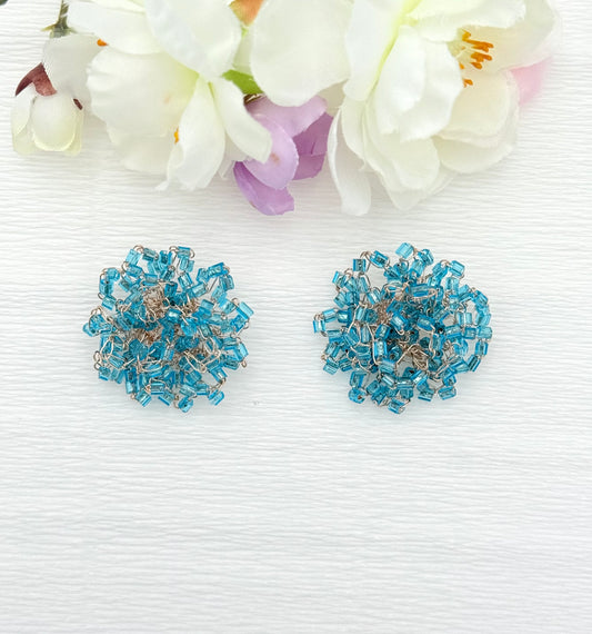 Edle Ohrringe in Form einer kleinen himmelblauen Blüte - SALE (statt 109,95 €)